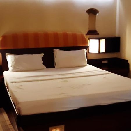 BTH Sarovaram Kochi Exteriör bild