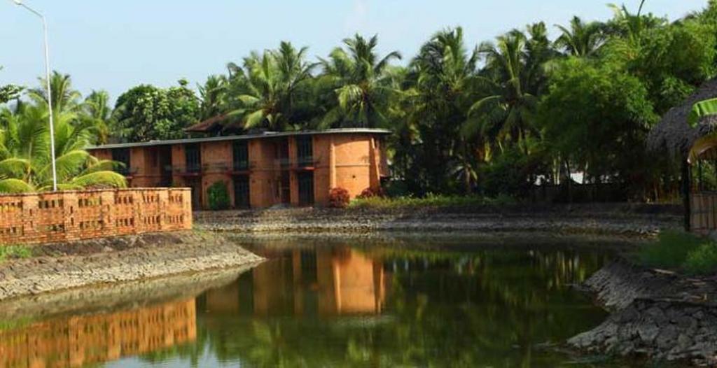 BTH Sarovaram Kochi Exteriör bild
