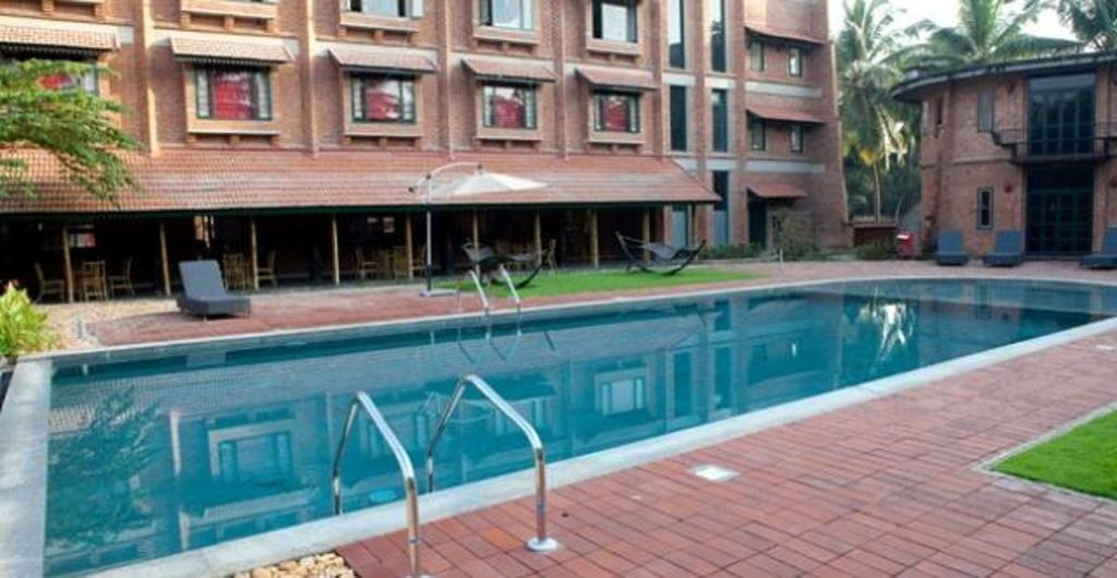 BTH Sarovaram Kochi Exteriör bild