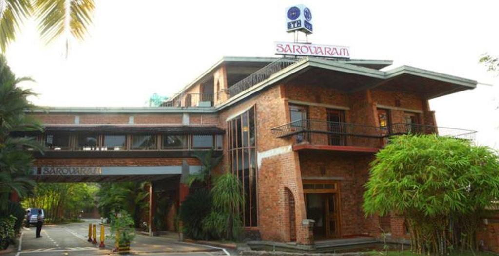 BTH Sarovaram Kochi Exteriör bild