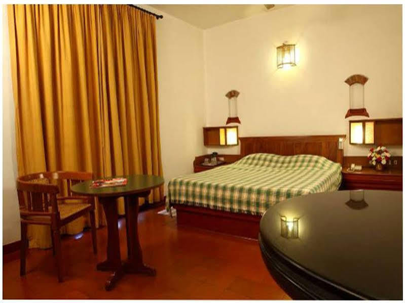 BTH Sarovaram Kochi Exteriör bild