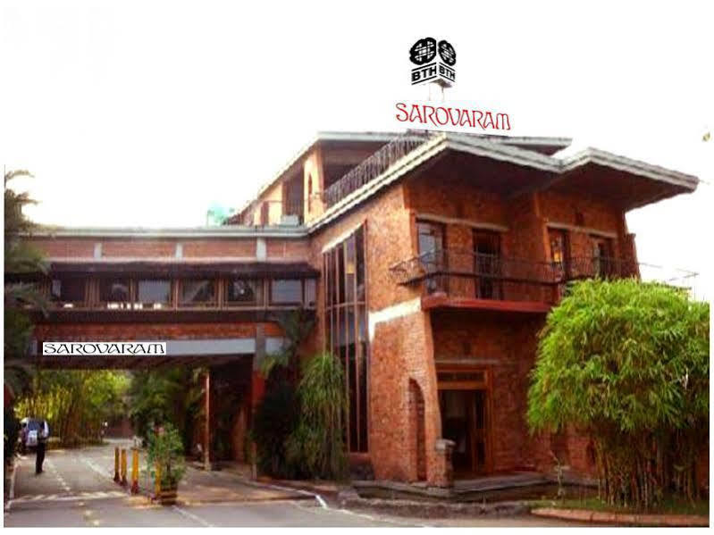 BTH Sarovaram Kochi Exteriör bild