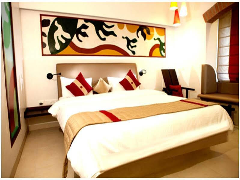 BTH Sarovaram Kochi Exteriör bild