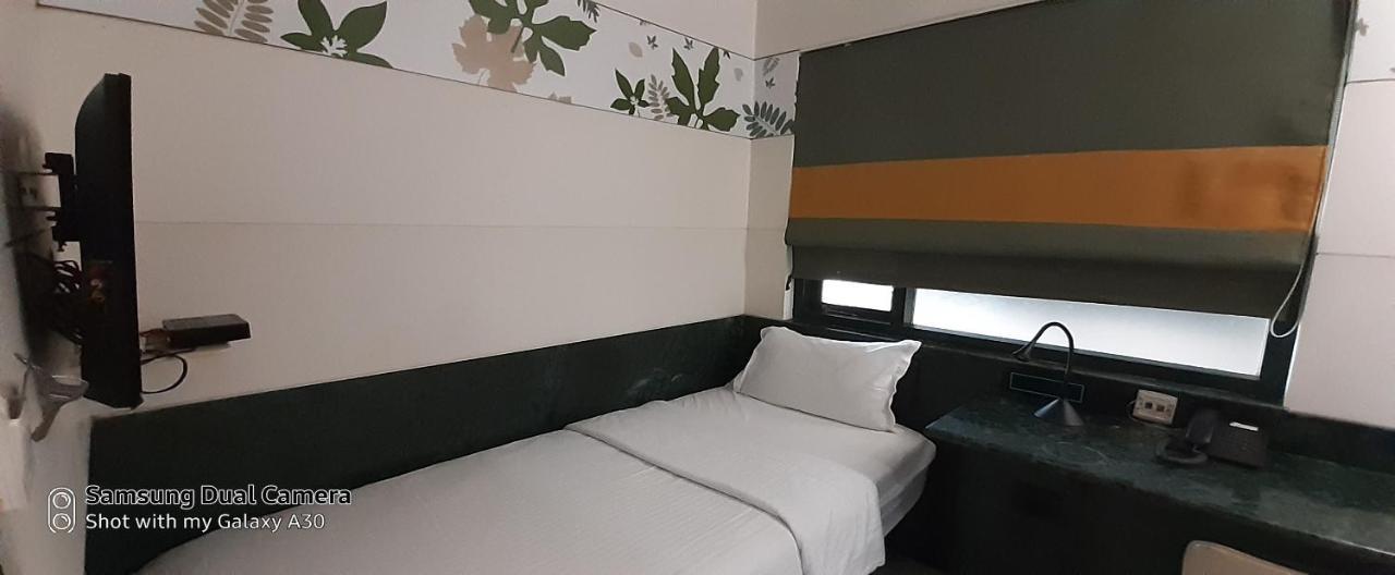 BTH Sarovaram Kochi Exteriör bild