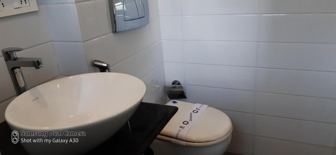 BTH Sarovaram Kochi Exteriör bild