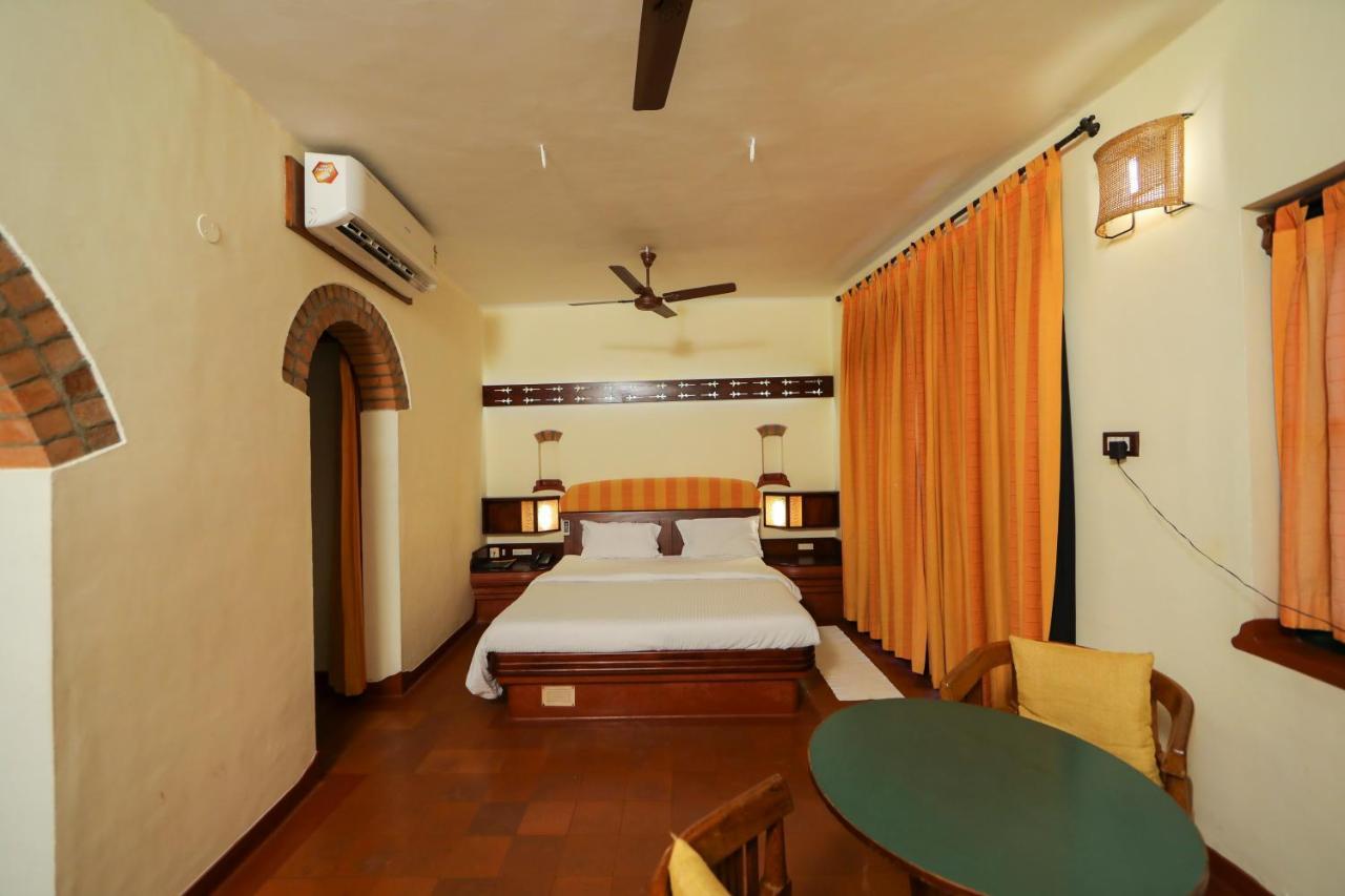 BTH Sarovaram Kochi Exteriör bild